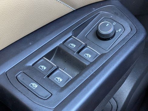 Used 2021 Volkswagen Atlas Cross Sport SE image 25