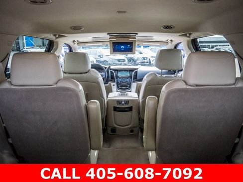 Used 2018 Cadillac Escalade Luxury RWD image 13