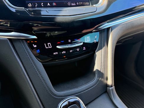 Used 2020 Cadillac XT6 Premium Luxury image 21