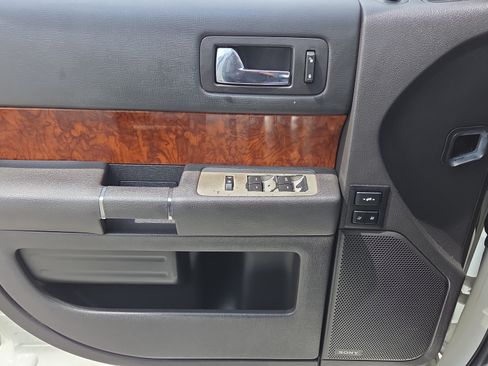 Used 2010 Ford Flex Limited FWD image 33