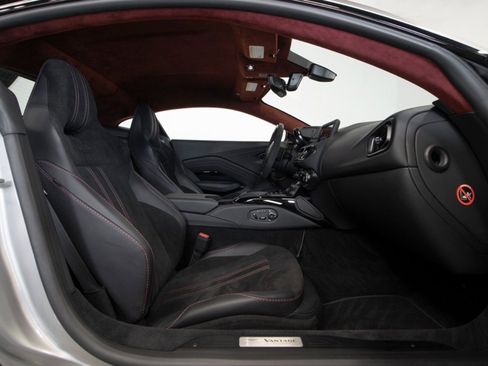 Used 2022 Aston Martin V8 Vantage Coupe image 44