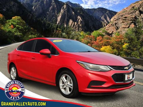 Used 2018 Chevrolet Cruze LT w/ Convenience Package FWD image 1
