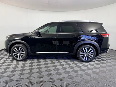 Used 2022 Nissan Pathfinder Platinum w/ Cargo Package FWD image 11