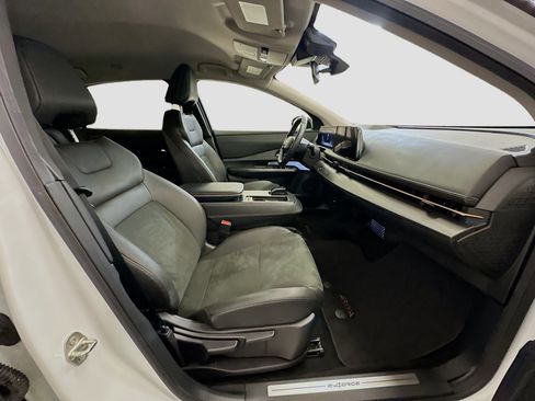 Used 2024 Nissan Ariya AWD image 32