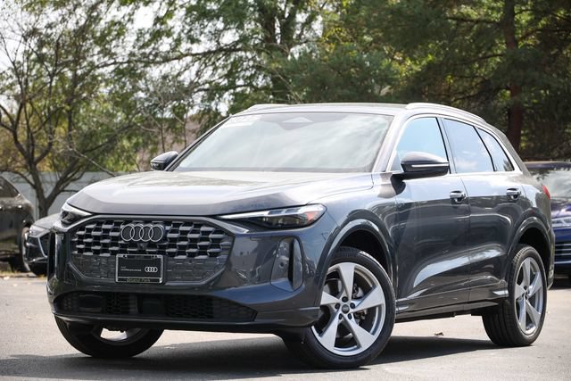 Certified 2025 Audi Q5 Premium AWD/4WD image 1