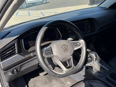 Used 2023 Volkswagen Jetta SE w/ Panoramic Sunroof Package FWD image 9