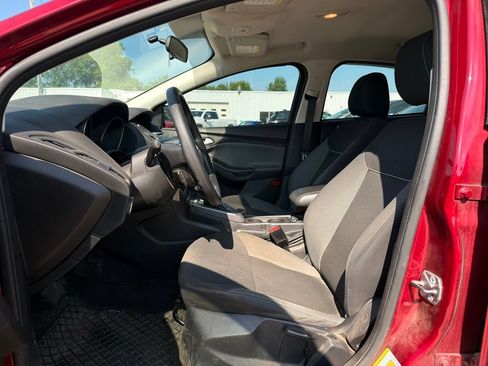 Used 2014 Ford Focus SE FWD image 2