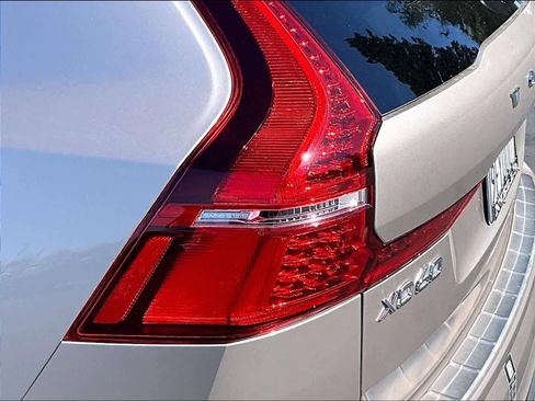 Used 2023 Volvo XC60 T8 Ultimate image 32