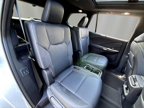 Used 2025 Lexus TX 500h AWD w/ Technology Package image 27