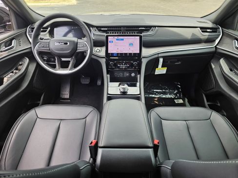 New 2025 Jeep Grand Cherokee Limited w/ Black Appearance Package image 8