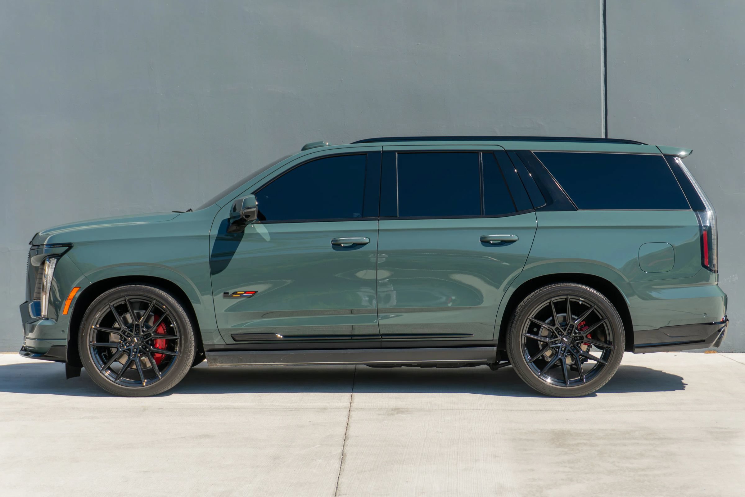 Used 2025 Cadillac Escalade V w/ LPO, ONYX Package AWD/4WD image 2