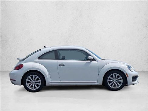 Used 2017 Volkswagen Beetle 1.8T Classic FWD image 4