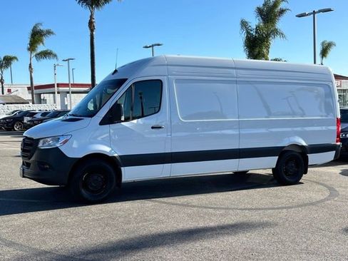 Used 2025 Mercedes-Benz Sprinter 2500 image 10