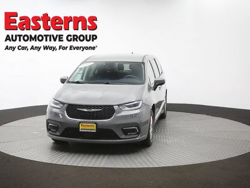 Used 2023 Chrysler Pacifica Touring-L FWD image 54
