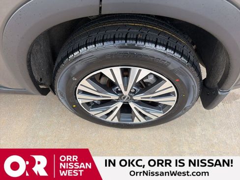 Used 2023 Nissan Rogue SV image 9