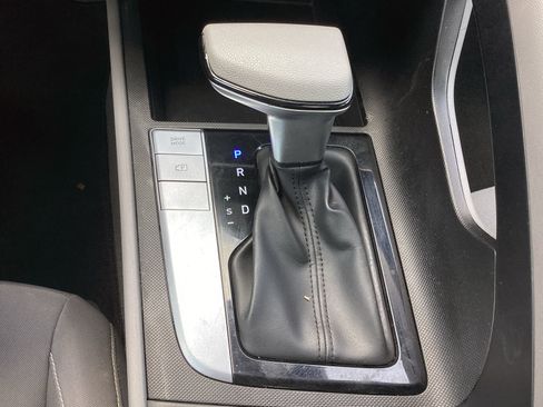 Used 2024 Hyundai Elantra SEL FWD image 25