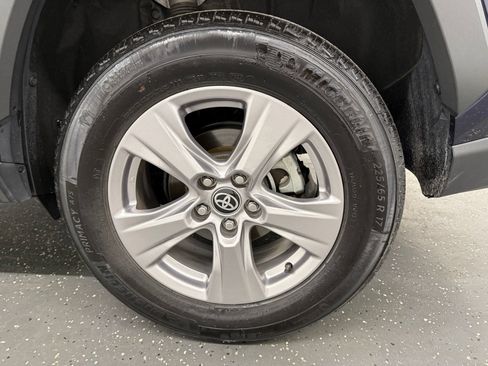 Used 2025 Toyota RAV4 XLE AWD/4WD image 19