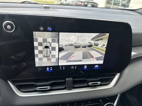 Used 2025 Chevrolet Equinox LT w/ Safety and Technology Package image 18