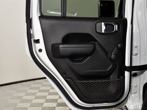 Used 2022 Jeep Wrangler Unlimited Willys image 18