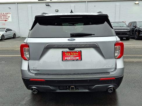 Used 2023 Ford Explorer XLT w/ Equipment Group 202A image 5
