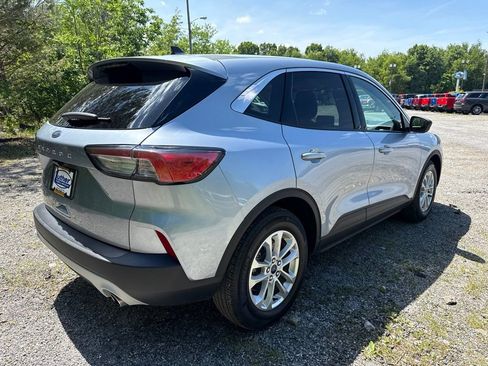 Used 2022 Ford Escape SE w/ Convenience Package FWD image 9