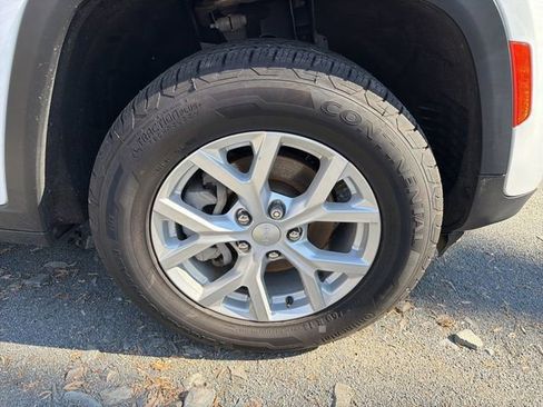 Used 2023 Jeep Grand Cherokee Limited image 8