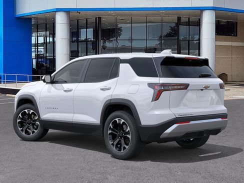 New 2026 Chevrolet Equinox LT image 3