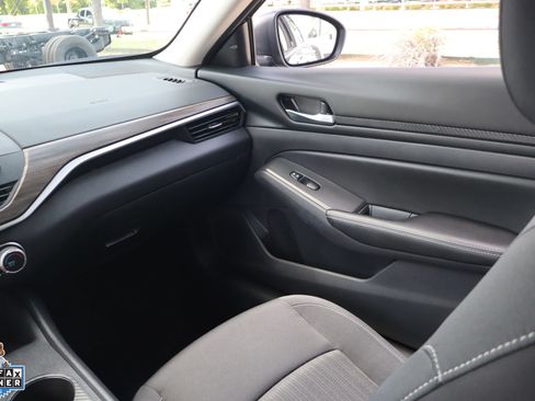 Used 2025 Nissan Altima 2.5 SV FWD image 23
