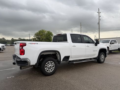 Used 2025 Chevrolet Silverado 2500 LT w/ Convenience Package AWD/4WD image 2