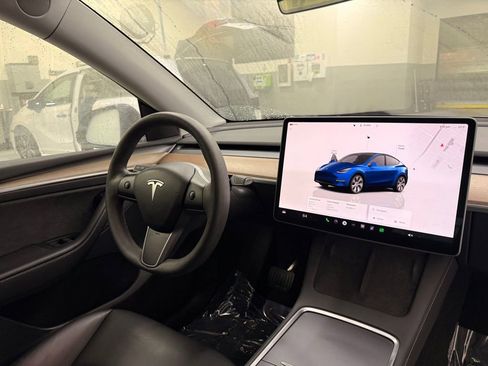 Used 2023 Tesla Model Y Long Range AWD/4WD image 28