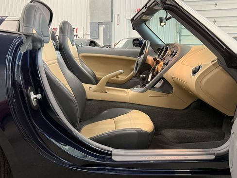 Used 2006 Pontiac Solstice Convertible w/ Premium Package RWD image 36