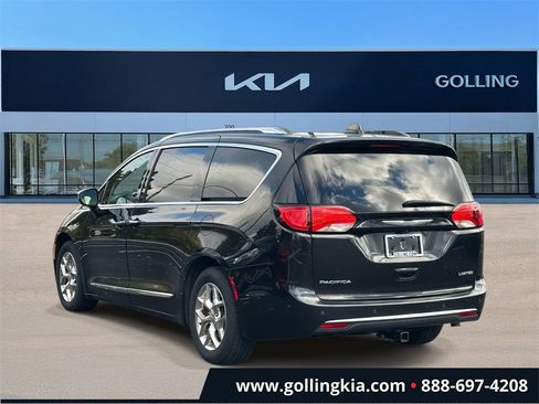 Used 2019 Chrysler Pacifica Limited image 4