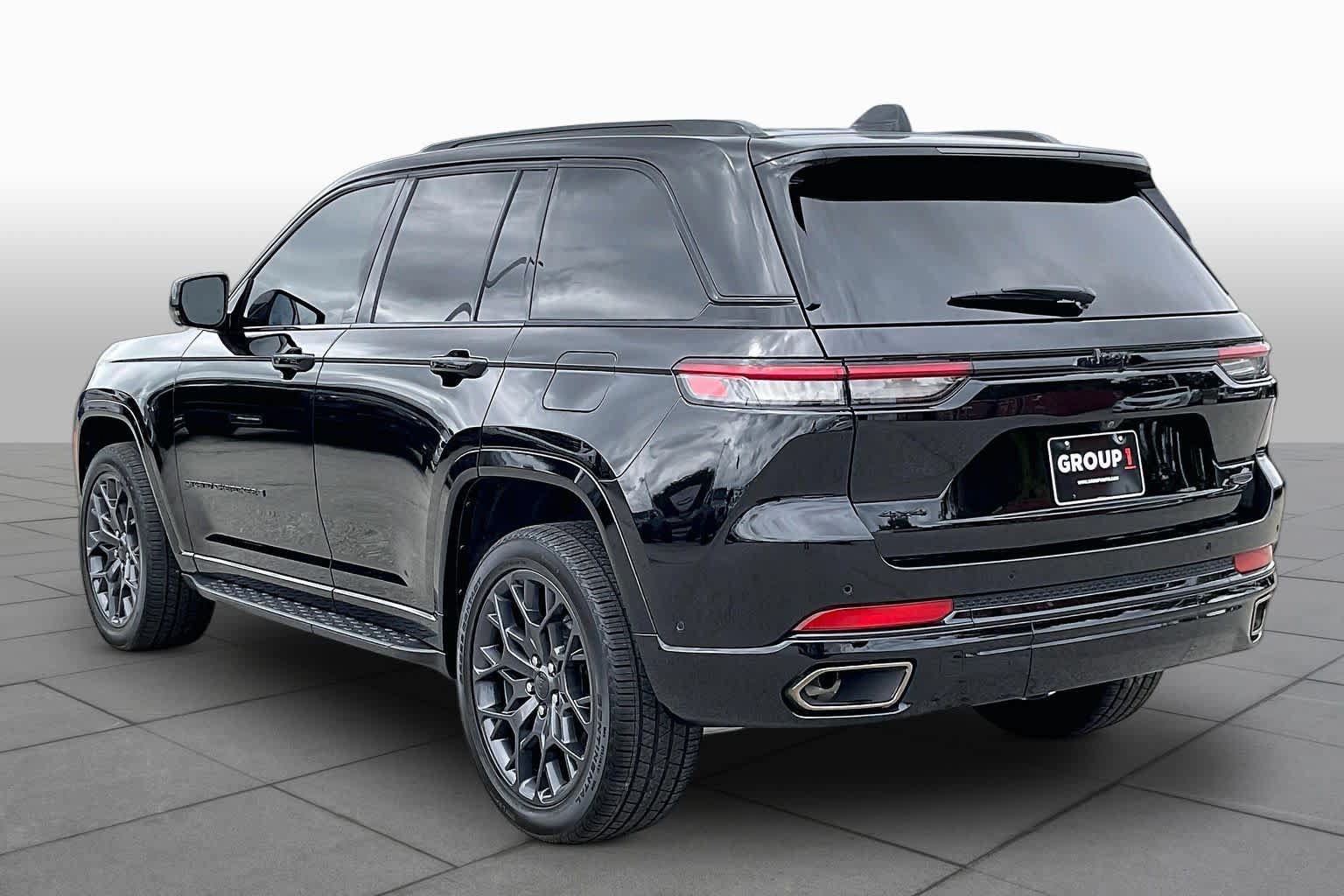 Used 2025 Jeep Grand Cherokee Summit w/ Obsidian Package AWD/4WD image 11
