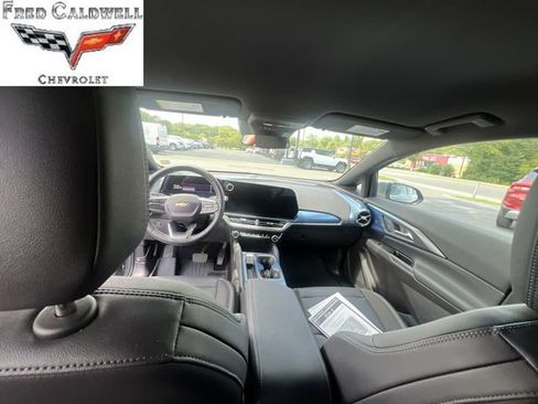 Used 2024 Chevrolet Equinox EV LT FWD image 24