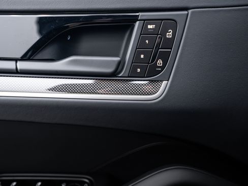 New 2026 Porsche Cayenne Turbo image 19