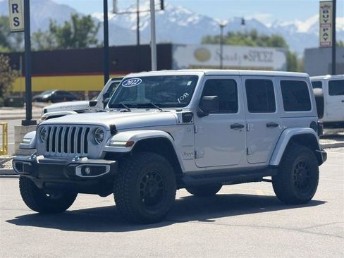 Used 2022 Jeep Wrangler Unlimited Sahara w/ Cold Weather Group AWD/4WD image 2