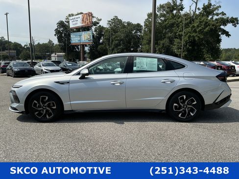 Used 2025 Hyundai Sonata SEL FWD image 2