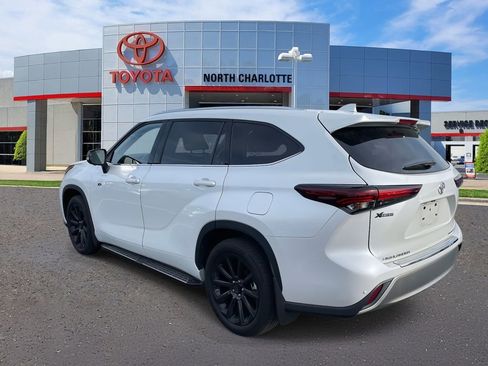 Used 2024 Toyota Highlander Platinum image 8