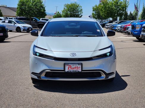 Used 2025 Toyota Prius Plug-In Hybrid FWD image 5