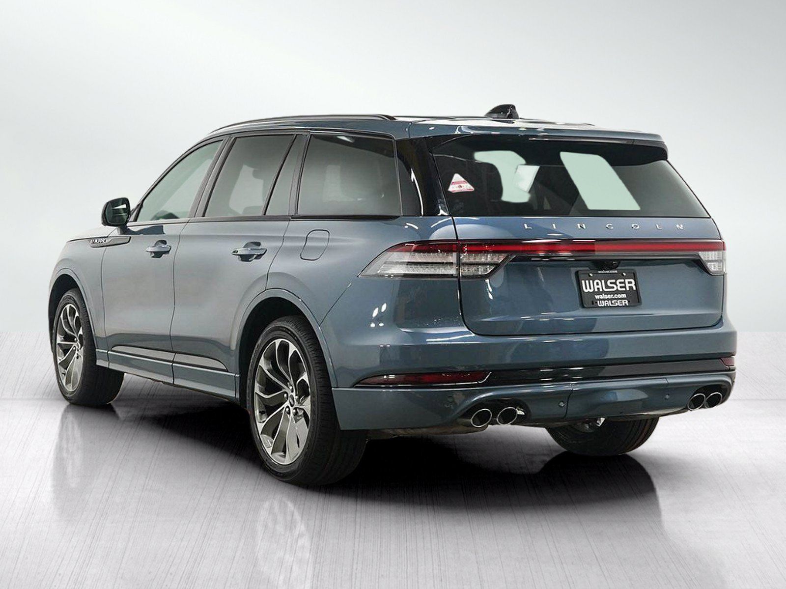 Used 2025 Lincoln Aviator AWD w/ Jet Appearance Package image 4