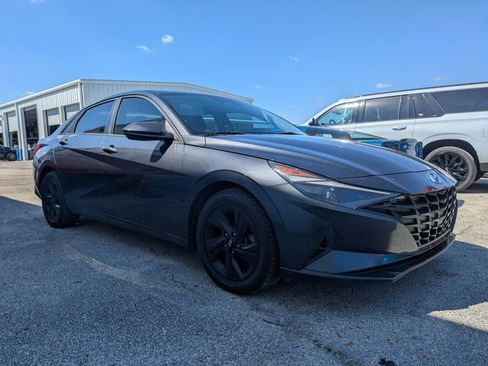 Used 2021 Hyundai Elantra SEL image 1