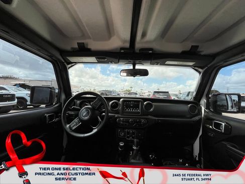 Used 2023 Jeep Gladiator Willys image 14