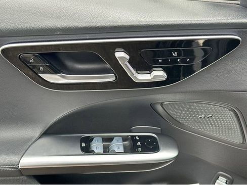 Used 2022 Mercedes-Benz C 300 Sedan image 7