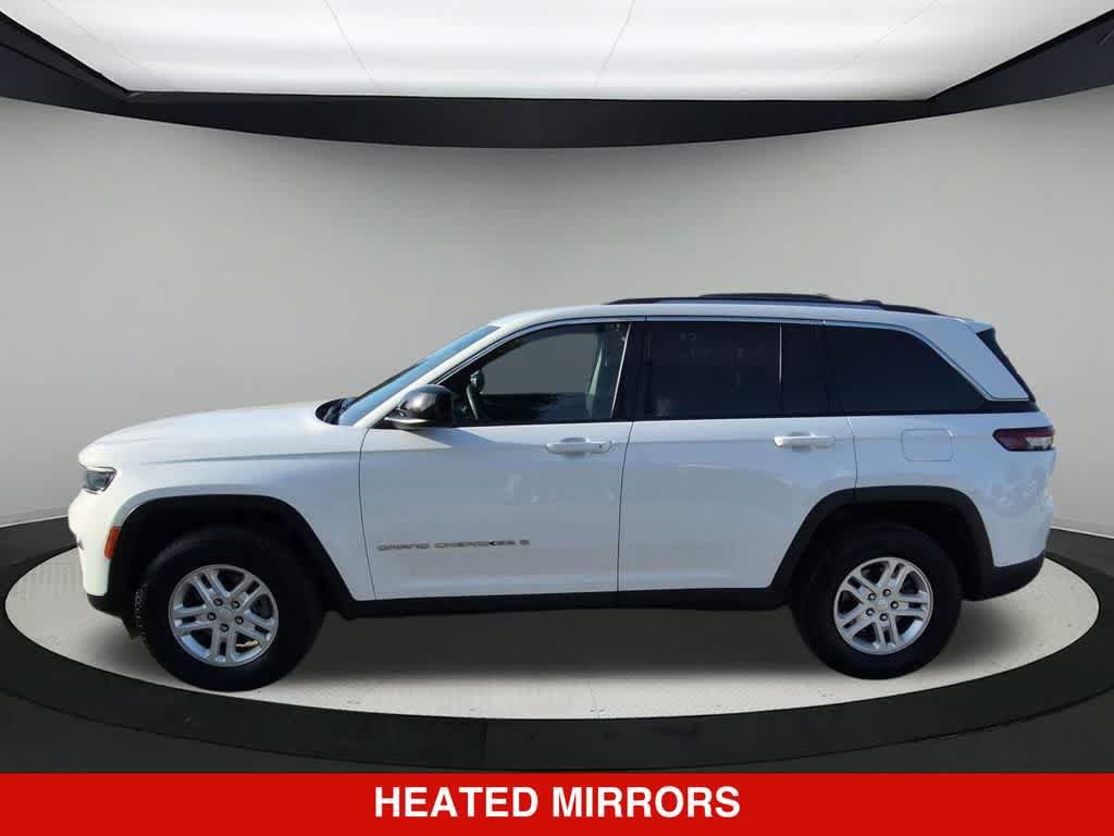 Used 2024 Jeep Grand Cherokee Laredo RWD image 3