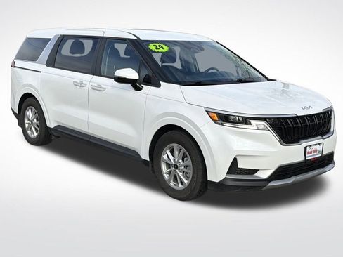 Used 2024 Kia Carnival LX image 8
