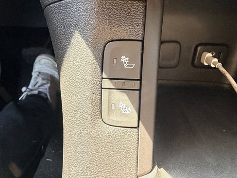 Used 2017 GMC Acadia SLE FWD image 11