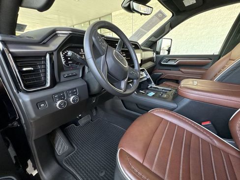 Certified 2025 GMC Sierra 2500 Denali Ultimate AWD/4WD image 10