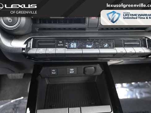 Used 2023 Toyota Prius LE FWD image 17