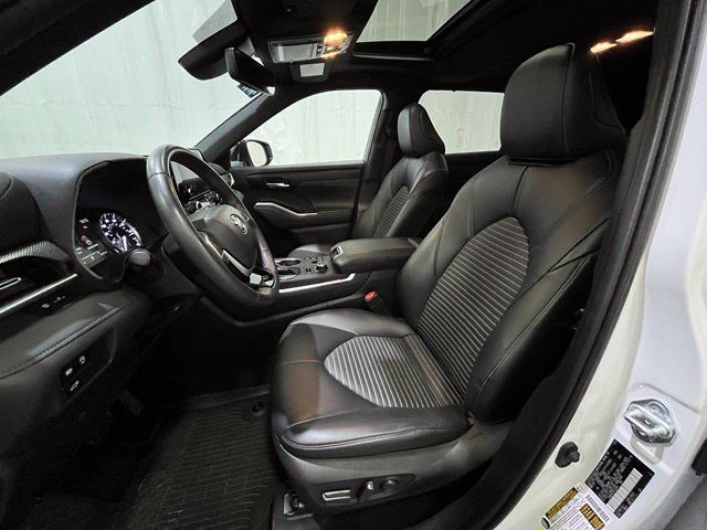 Used 2023 Toyota Highlander XSE AWD/4WD image 10