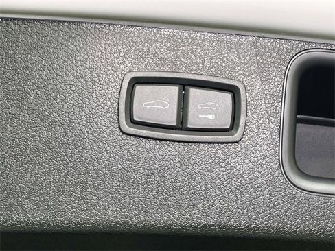 New 2026 Porsche Macan image 21